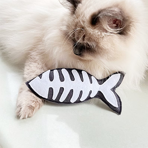 felt fish toy for cat with catnip